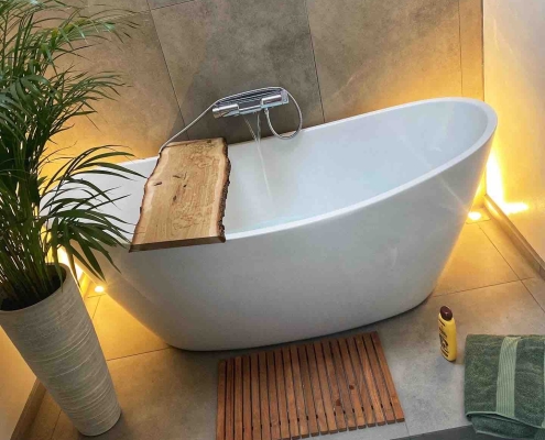 Badekar i badeværelse lavet af Facaderenovering Danmark Aps